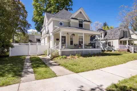 615 W Tenth, Traverse City, MI 49684