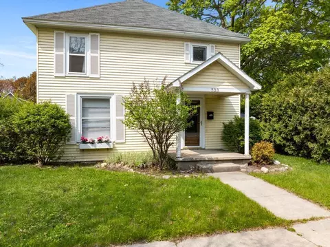 303 Petoskey, Charlevoix, MI 49720