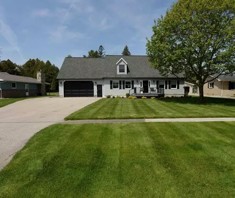 1142 Bay, Tawas City, MI 48763