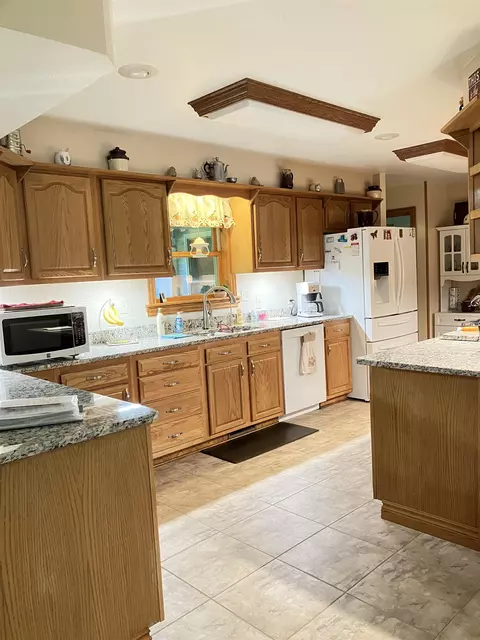 11279 W St Charles, Sumner, MI 48889 photo 2