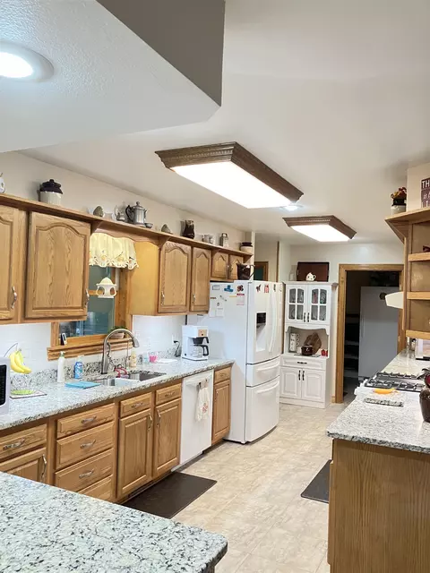 11279 W St Charles, Sumner, MI 48889 photo 3