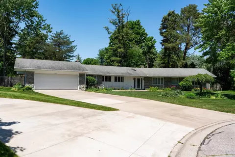 1605 Delta, Saginaw, MI 48638