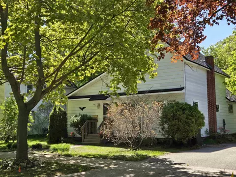110 E Upright, Charlevoix, MI 49720
