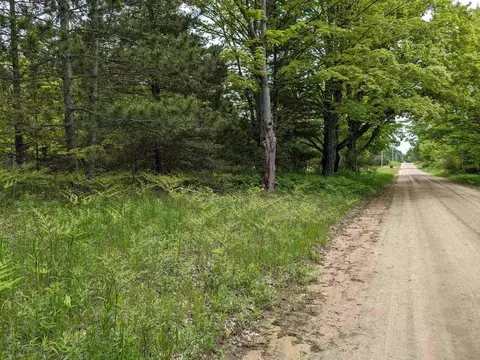 00 E 26, Cadillac, MI 49601 photo 2