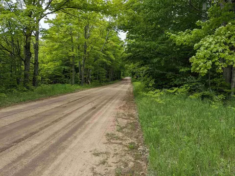 00 E 26, Cadillac, MI 49601 photo 3