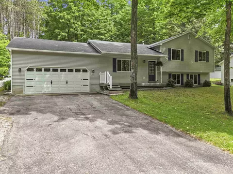 19040 Ridge Vw, Lake Ann, MI 49650