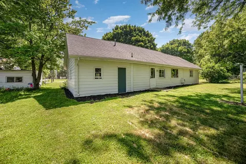 Exterior - 721 Emerson, Ithaca, MI 48847 photo 4 of 7