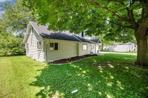 Exterior - 721 Emerson, Ithaca, MI 48847 photo 5 of 7