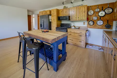 Kitchen - 10559 Millbrook, Blanchard, MI 49310 photo 6 of 8