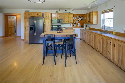Kitchen - 10559 Millbrook, Blanchard, MI 49310 photo 4 of 8