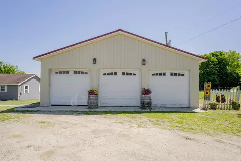 Exterior - 10559 Millbrook, Blanchard, MI 49310 photo 3 of 24