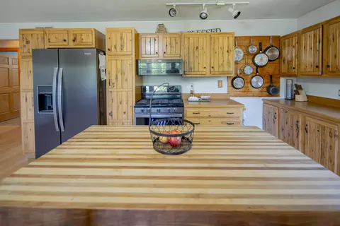 Kitchen - 10559 Millbrook, Blanchard, MI 49310 photo 7 of 8