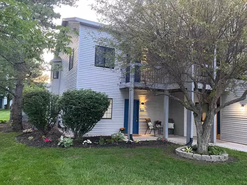 621 Riverine #101, Traverse City, MI 49684