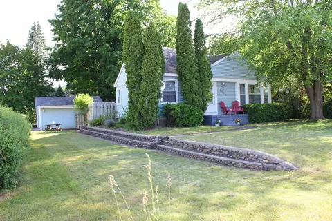 10370 E Cherry Bnd, Traverse City, MI 49684