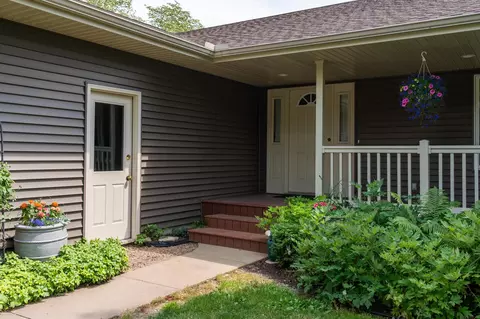 Exterior - 262 E Wing, Mount Pleasant, MI 48858 photo 4 of 22
