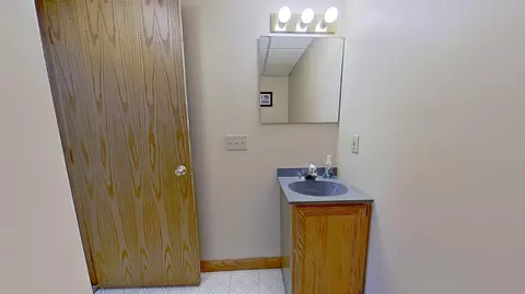 Bath - 262 E Wing, Mount Pleasant, MI 48858 photo 4 of 5
