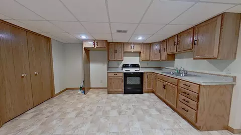 Kitchen - 262 E Wing, Mount Pleasant, MI 48858 photo 4 of 4