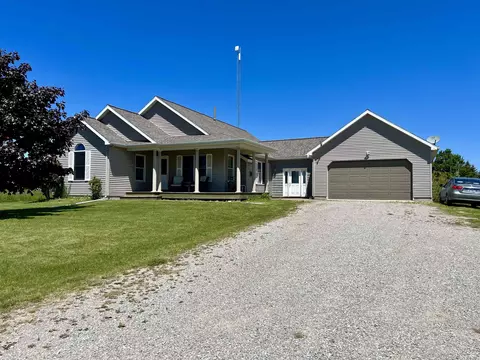 2552 N Evergreen Vly, Suttons Bay, MI 49682