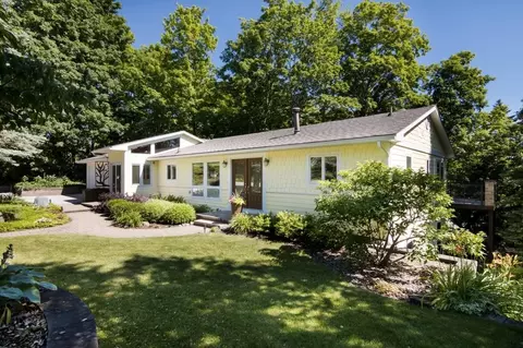 4221 Bay Vw, Traverse City, MI 49684