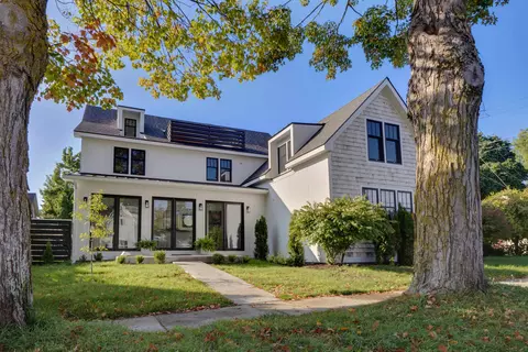 911 Wayne, Traverse City, MI 49684