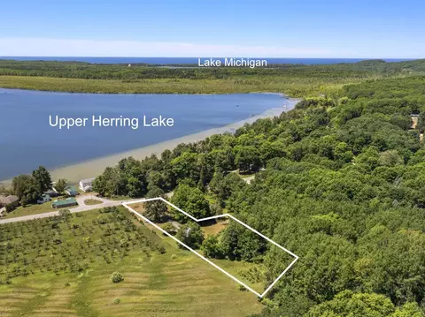 3152 Herron, Frankfort, MI 49635