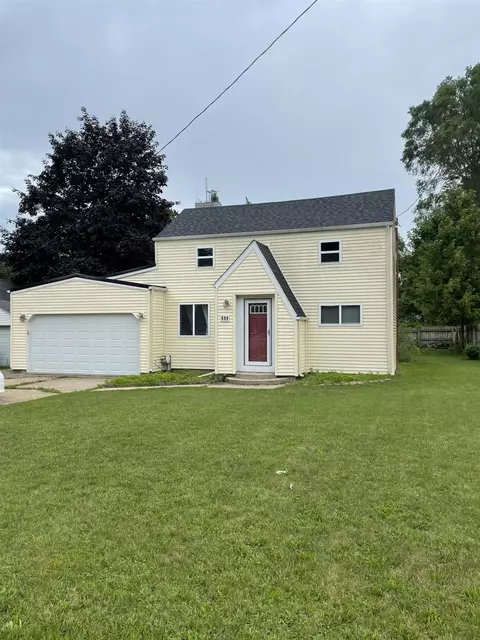 111 W W Smt, Breckenridge, MI 48615