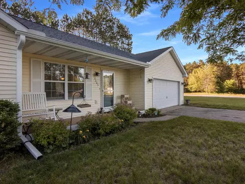 2663 Lakes N, Interlochen, MI 49643