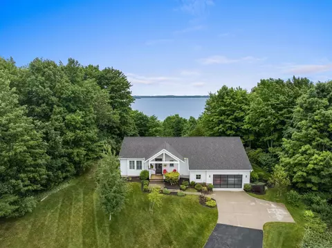 8127 S Shoreside, Traverse City, MI 49684
