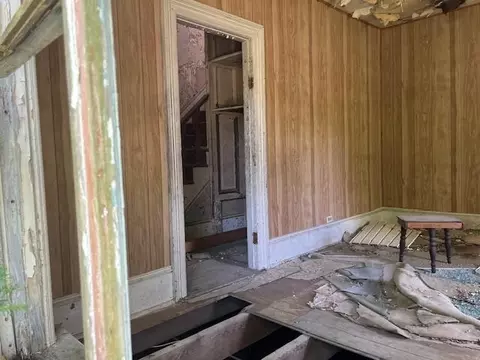 Entry Way - 226 E Pne, Mesick, MI 49668 photo 4 of 5