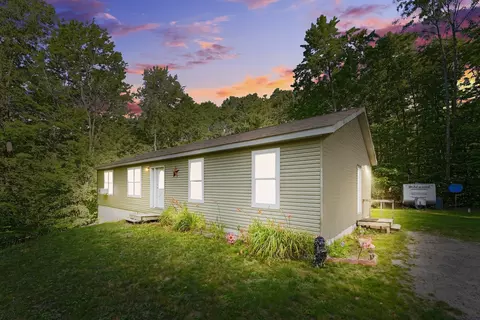 16536 Acorn Rdg, Beulah, MI 49617