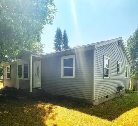 1954 E Riv, Mount Pleasant, MI 48858 photo 2