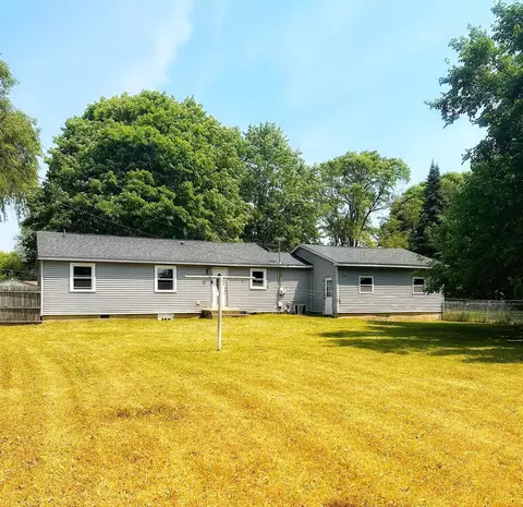 1954 E Riv, Mount Pleasant, MI 48858 photo 3