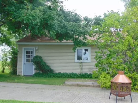 Exterior - 7490 E Monroe, Breckenridge, MI 48615 photo 4 of 9