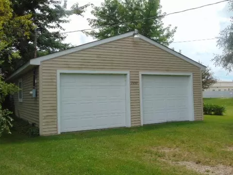 Exterior - 7490 E Monroe, Breckenridge, MI 48615 photo 9 of 9