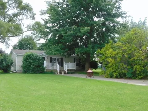 Exterior - 7490 E Monroe, Breckenridge, MI 48615 photo 5 of 9