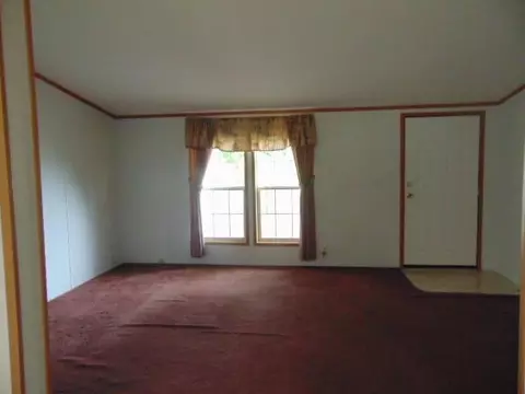 Living - 7490 E Monroe, Breckenridge, MI 48615 photo 2 of 4