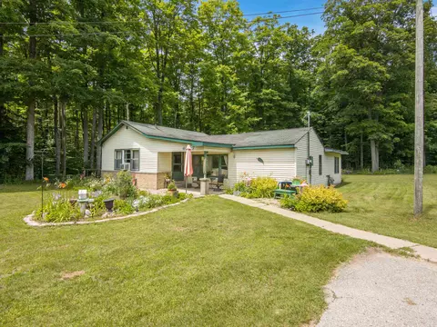 6697 Co Road 612, Kalkaska, MI 49646