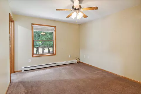 Bedroom - 4587 Pine Run, Farwell, MI 48622 photo 3 of 6