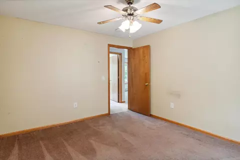 Bedroom - 4587 Pine Run, Farwell, MI 48622 photo 4 of 6