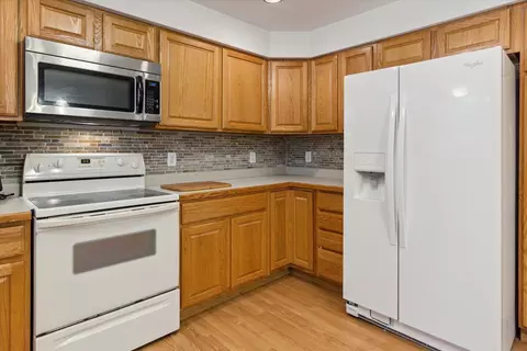 Kitchen - 4587 Pine Run, Farwell, MI 48622 photo 2 of 4
