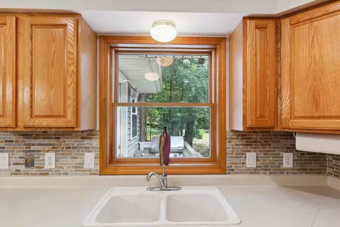 Kitchen - 4587 Pine Run, Farwell, MI 48622 photo 4 of 4