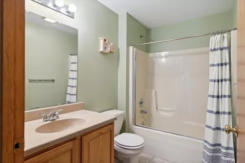 Bath - 4587 Pine Run, Farwell, MI 48622 photo 1 of 3