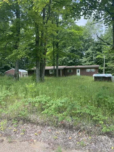 8841 N Vandermeulen, Lake City, MI 49651