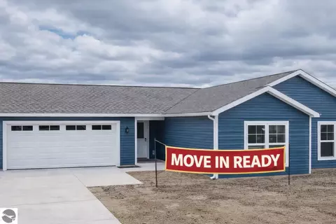 4877 Meadowlark #40 : 40, Traverse City, MI 49685