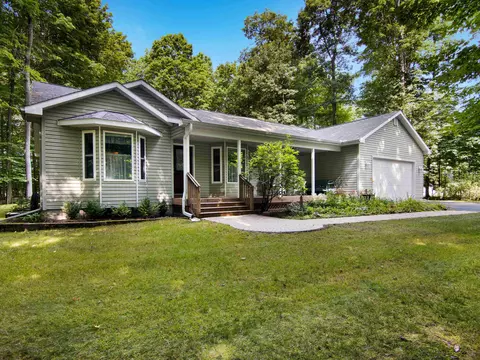 4687 Arbor Grv, Traverse City, MI 49685
