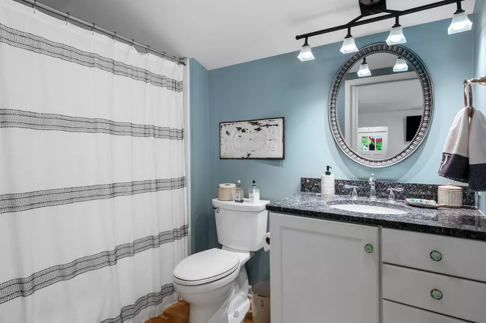 Bath - 814 Locust, Traverse City, MI 49684 photo 3 of 4