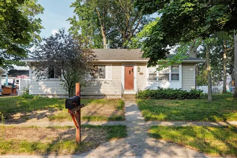 1221 Arbutus, Traverse City, MI 49686