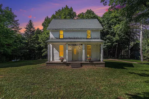 208 E Cox, Frankfort, MI 49635