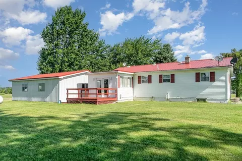 16463 Geddes, Hemlock, MI 48626 photo 3