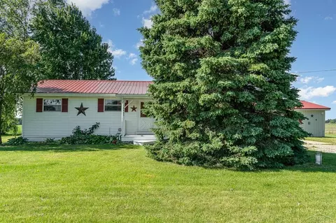 16463 Geddes, Hemlock, MI 48626 photo 2